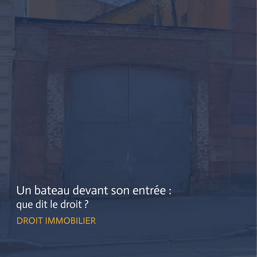 Bateau de trottoir devant l'entrée d'une propriété